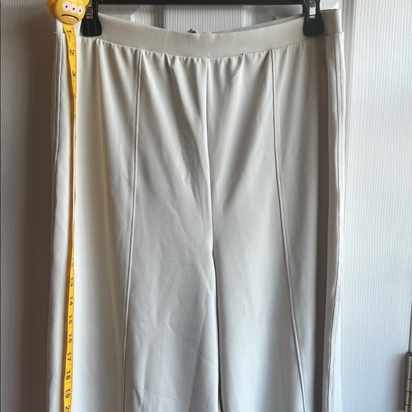 Victoria's Secret Classic Cream Wide Leg Pants - Picture 2 of 15